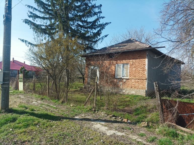 1/2 ид.ч. от Дворно място в село Люляково