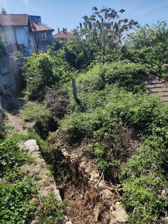 2 сгради с двор в град Балчик снимка 2