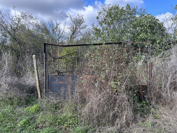 Дворно място и сграда 5кв.м в село Стаевци снимка 2